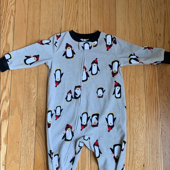 Bundle of 3 Unisex Penguin Carter’s pjs, sz 18 mo - Picture 3 of 6